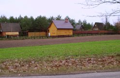 Blick auf das haus vom Feld